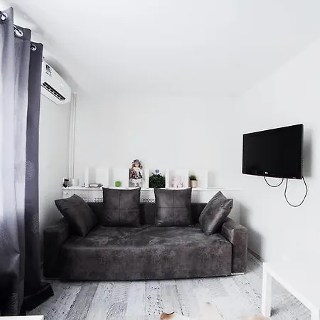 Center Of - Iralina Apartament *